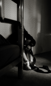Black and white picture with a girl with trauma